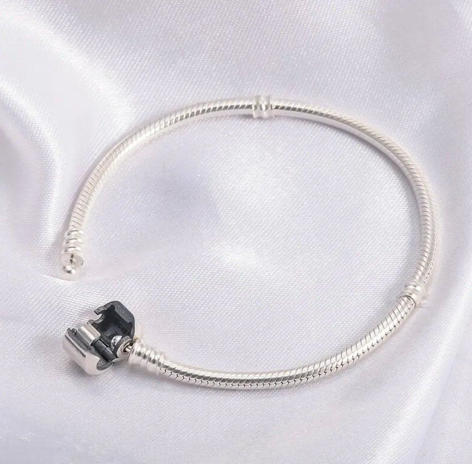 Pulsera Moments en Plata con cierre de Barril